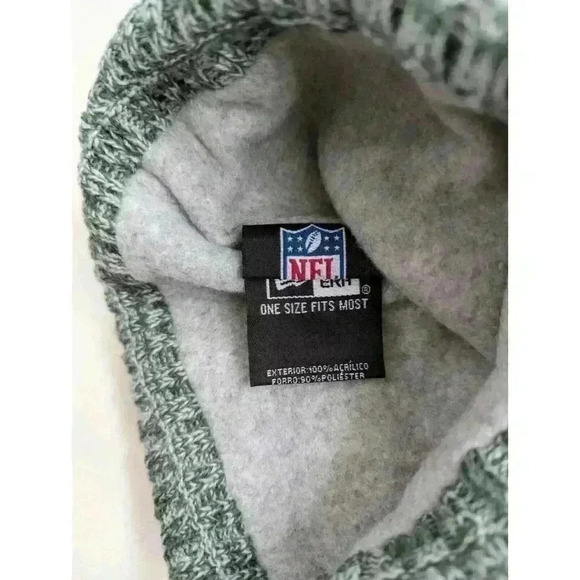 Green Bay Packers New Era 2023 Official Sideline NFL Cuffed Pom Knit Beanie Hat - Picture 4 of 6